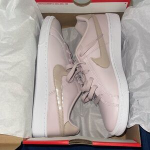 BNWT - Women Nike Court Royale rose size 8.5